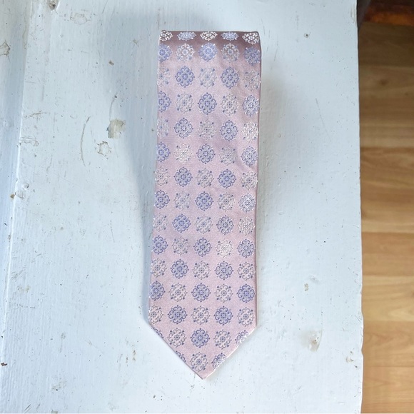 Valentino Garavani Luxury 100% Silk Pink Printed Tie - Picture 3 of 6